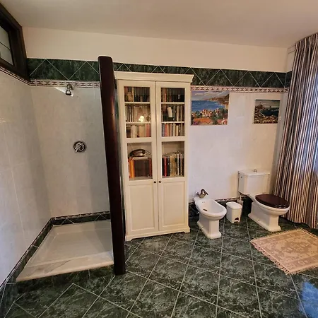 Madama Dore, Casa Indipendente Con Grande Giardino E Parcheggio Privato * ラ・スペツィア