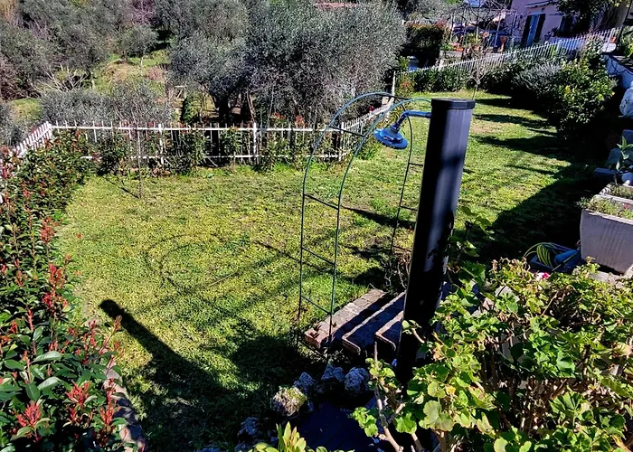 Madama Dore, Casa Indipendente Con Grande Giardino E Parcheggio Privato Holiday home La Spezia