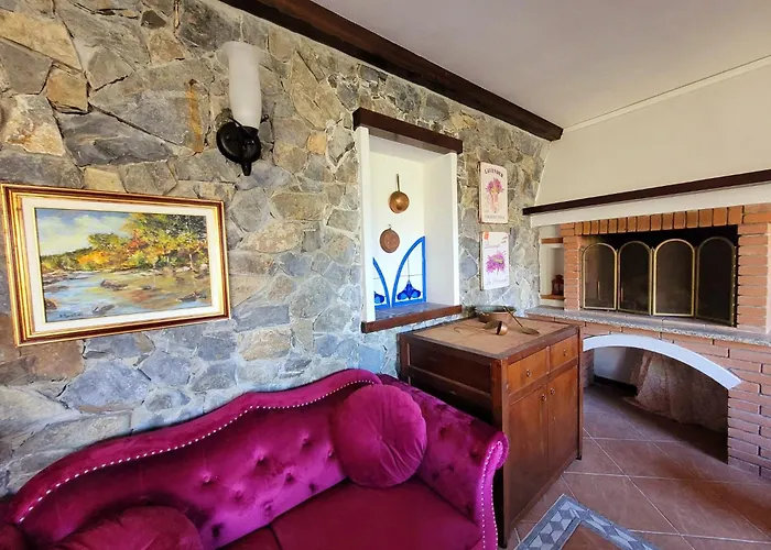 Madama Dore, Casa Indipendente Con Grande Giardino E Parcheggio Privato