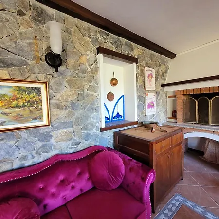 Madama Dore, Casa Indipendente Con Grande Giardino E Parcheggio Privato