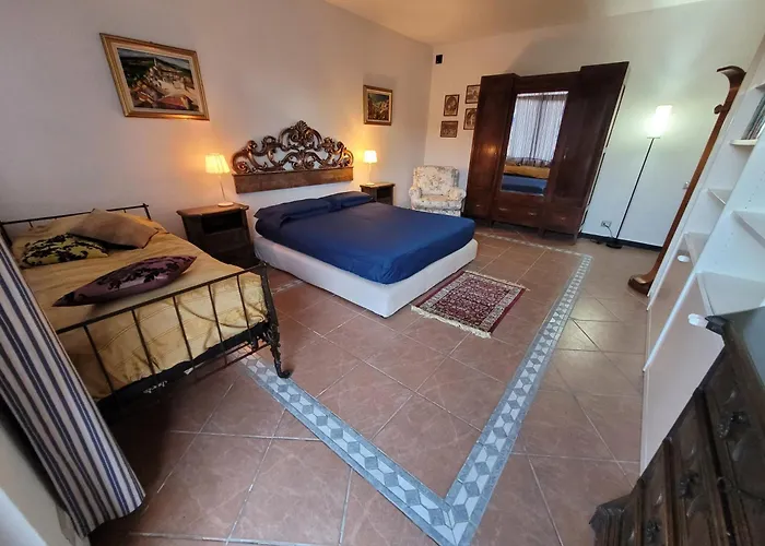 Madama Dore, Casa Indipendente Con Grande Giardino E Parcheggio Privato * Ла-Спеція